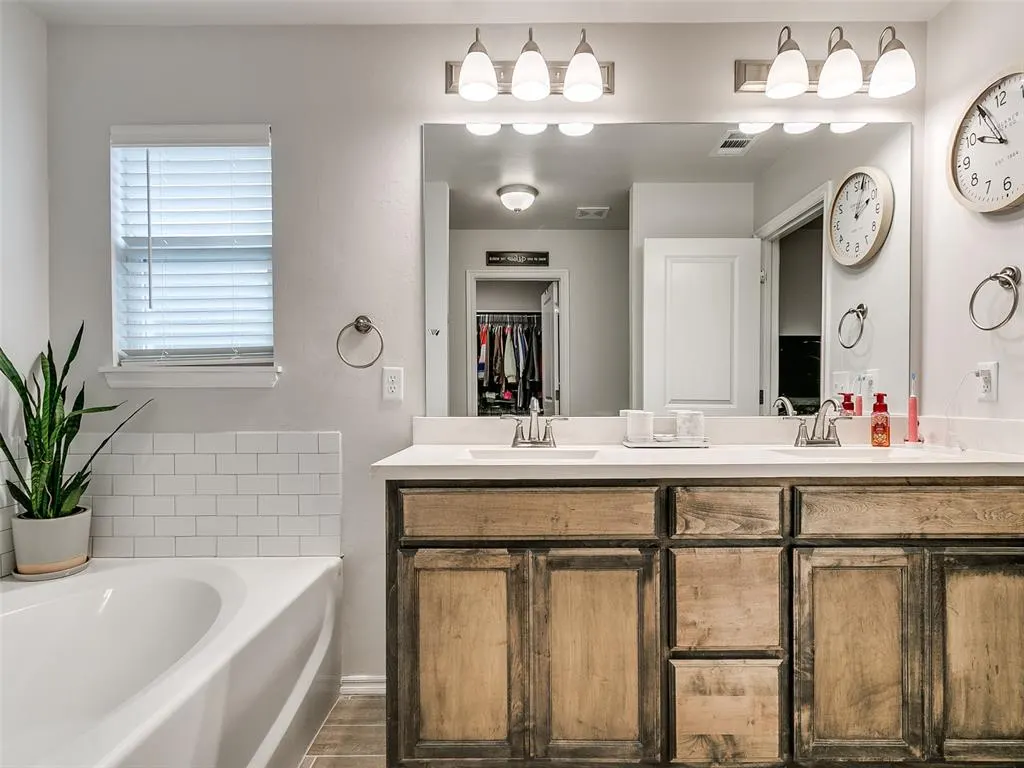 Photo 10 — 16016 Quiet Storm Drive, Oklahoma City, OK 73170