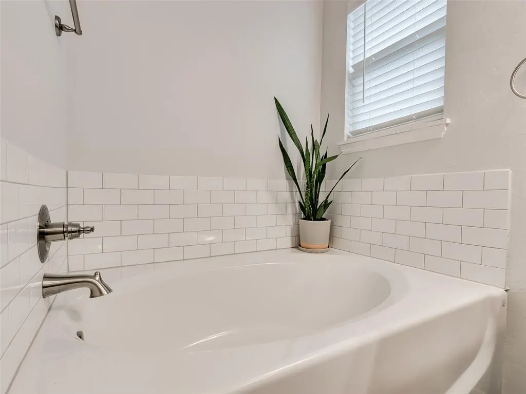 Photo 11 — 16016 Quiet Storm Drive, Oklahoma City, OK 73170