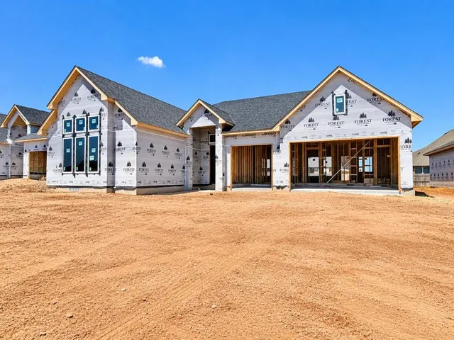Photo 2 — 6417 NW 154th Terrace, Edmond, OK 73013