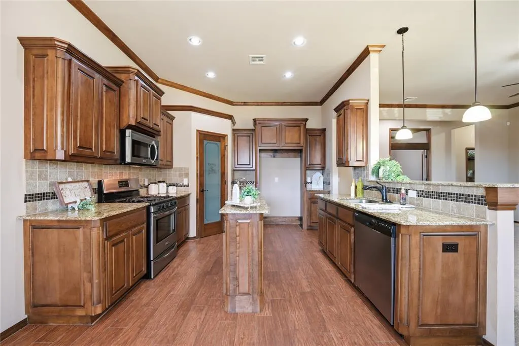Photo 12 — 14524 Briarcliff Drive, Oklahoma City, OK 73170