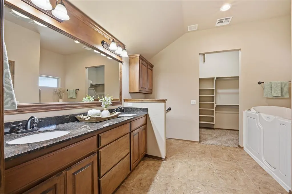 Photo 17 — 14524 Briarcliff Drive, Oklahoma City, OK 73170