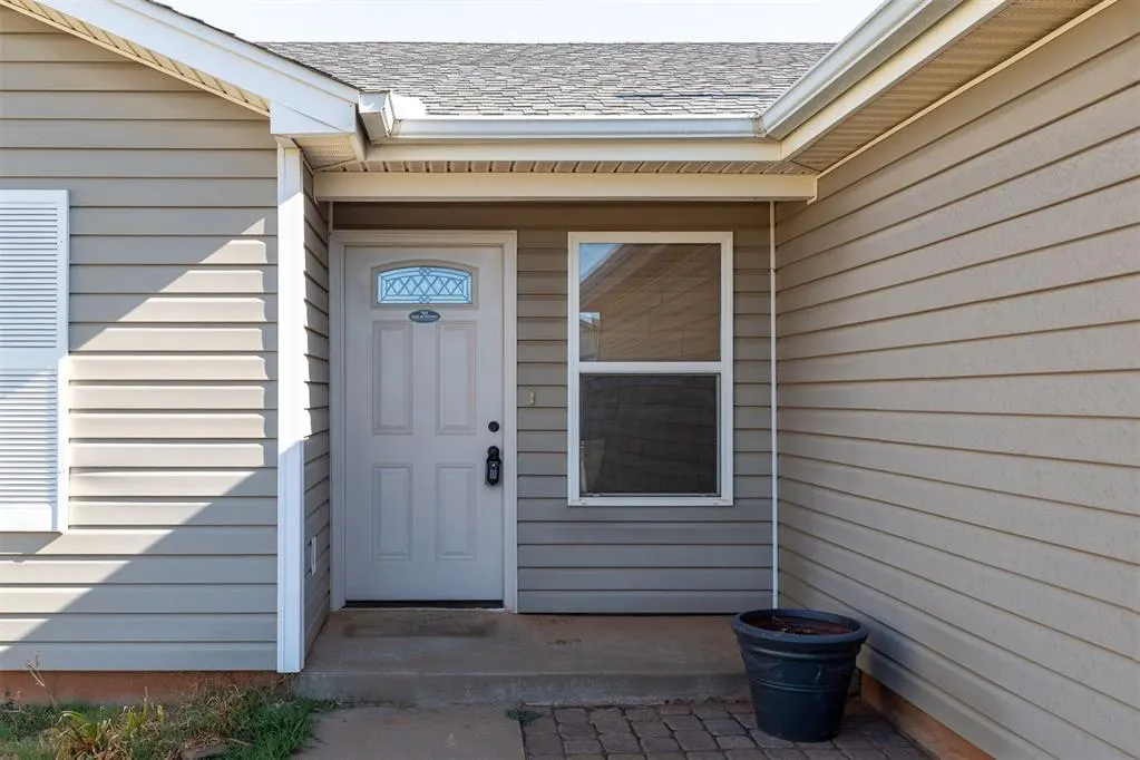 Photo 2 — 10349 Aberdeen Drive, Yukon, OK 73099