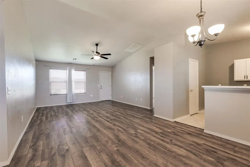 Photo 3 — 10349 Aberdeen Drive, Yukon, OK 73099