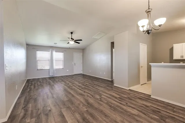 Photo 3 — 10349 Aberdeen Drive, Yukon, OK 73099