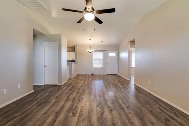 Photo 4 — 10349 Aberdeen Drive, Yukon, OK 73099