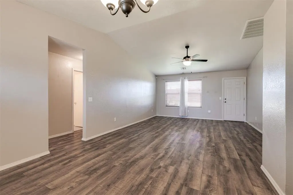 Photo 6 — 10349 Aberdeen Drive, Yukon, OK 73099