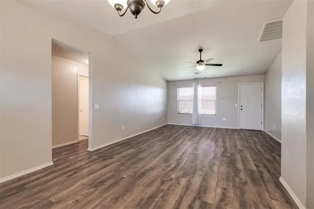 Photo 6 — 10349 Aberdeen Drive, Yukon, OK 73099