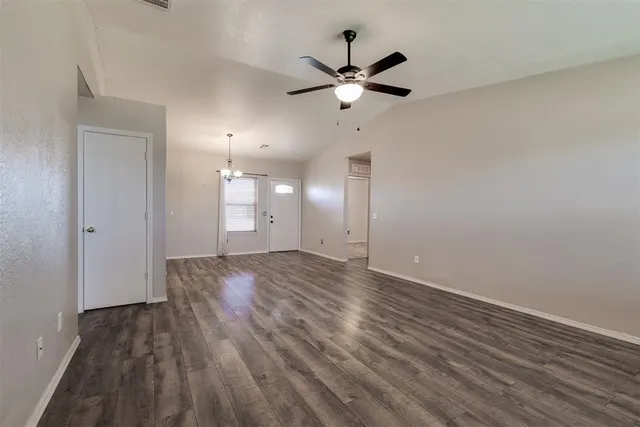 Photo 8 — 10349 Aberdeen Drive, Yukon, OK 73099