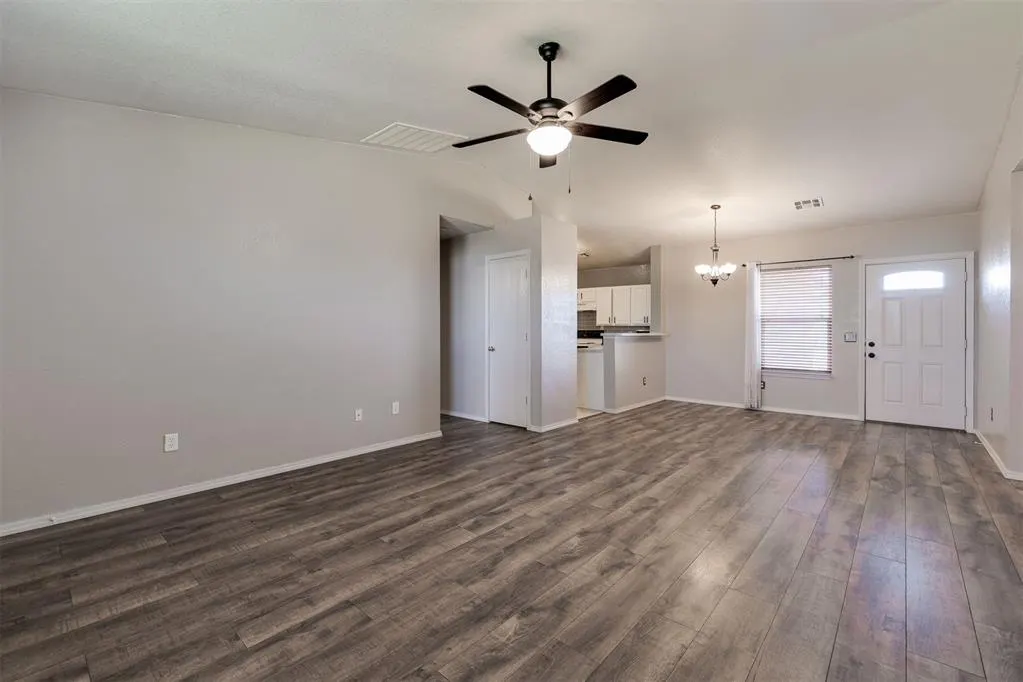 Photo 9 — 10349 Aberdeen Drive, Yukon, OK 73099