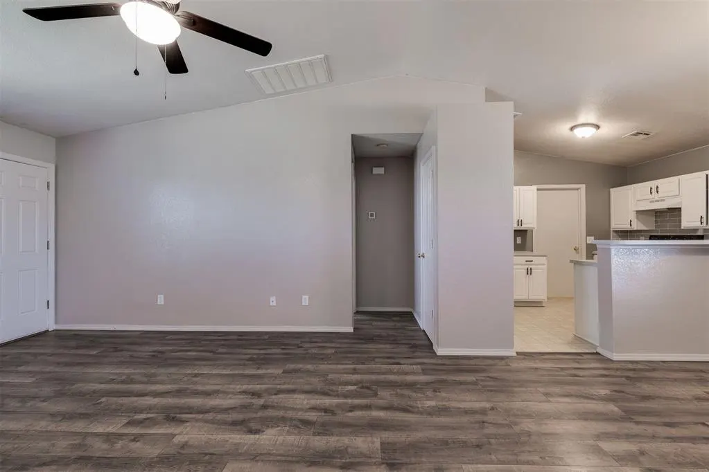 Photo 10 — 10349 Aberdeen Drive, Yukon, OK 73099