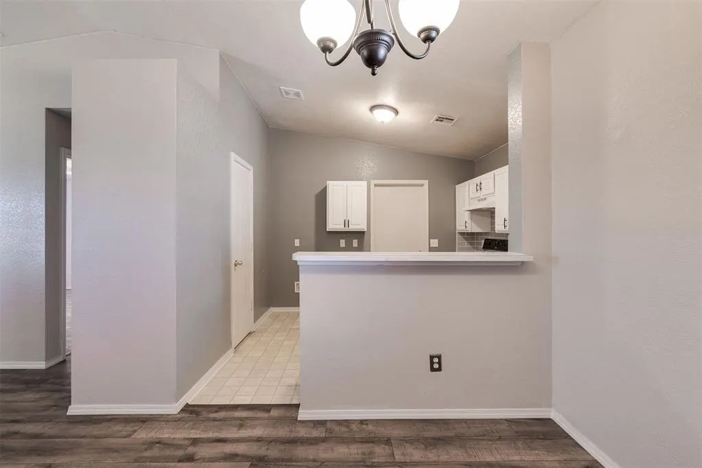 Photo 11 — 10349 Aberdeen Drive, Yukon, OK 73099