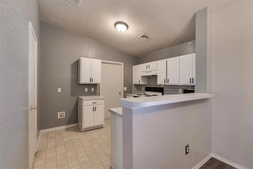 Photo 12 — 10349 Aberdeen Drive, Yukon, OK 73099