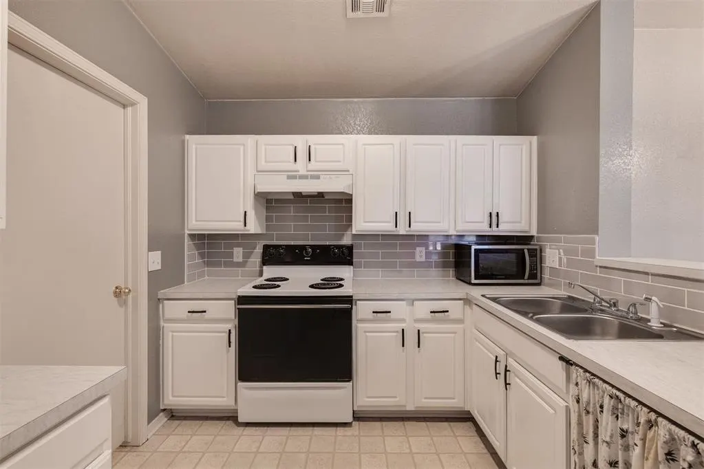 Photo 14 — 10349 Aberdeen Drive, Yukon, OK 73099