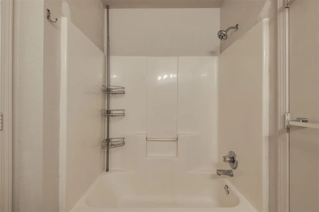 Photo 25 — 10349 Aberdeen Drive, Yukon, OK 73099