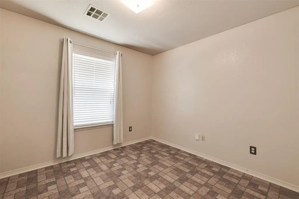 Photo 27 — 10349 Aberdeen Drive, Yukon, OK 73099
