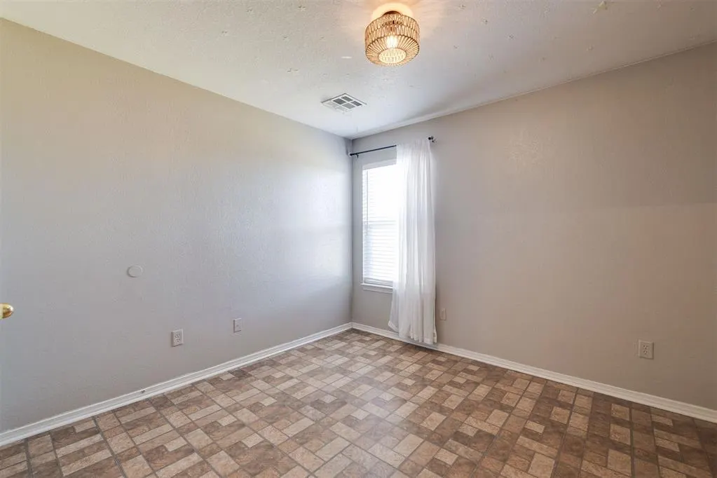 Photo 29 — 10349 Aberdeen Drive, Yukon, OK 73099