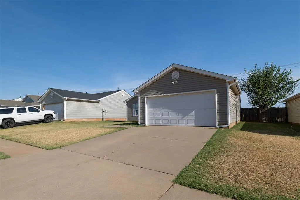Photo 36 — 10349 Aberdeen Drive, Yukon, OK 73099