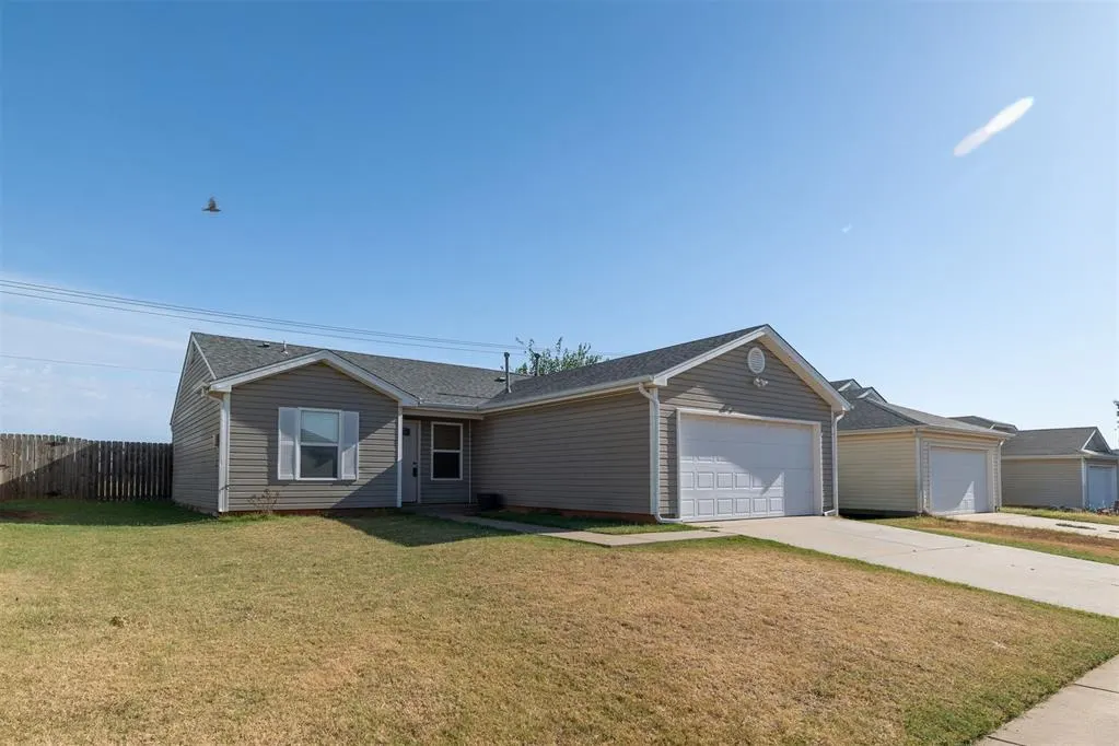 Photo 37 — 10349 Aberdeen Drive, Yukon, OK 73099