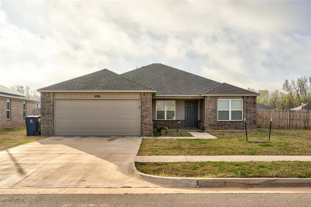 Photo 2 — 10620 SW 23rd Terrace, Yukon, OK 73099