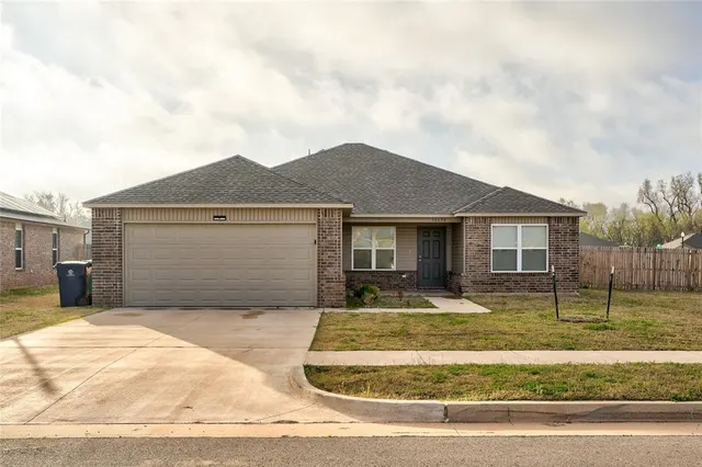 Photo 2 — 10620 SW 23rd Terrace, Yukon, OK 73099