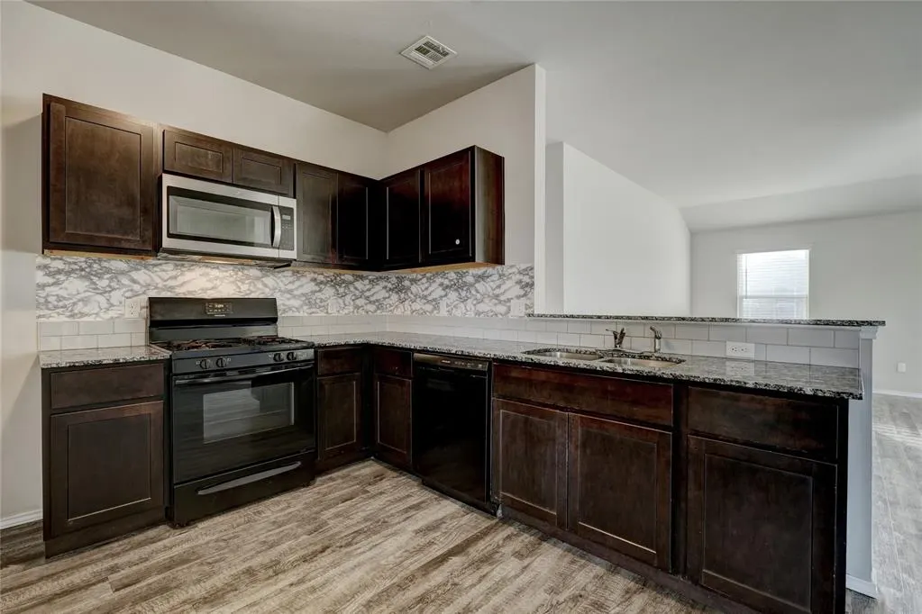 Photo 18 — 10620 SW 23rd Terrace, Yukon, OK 73099