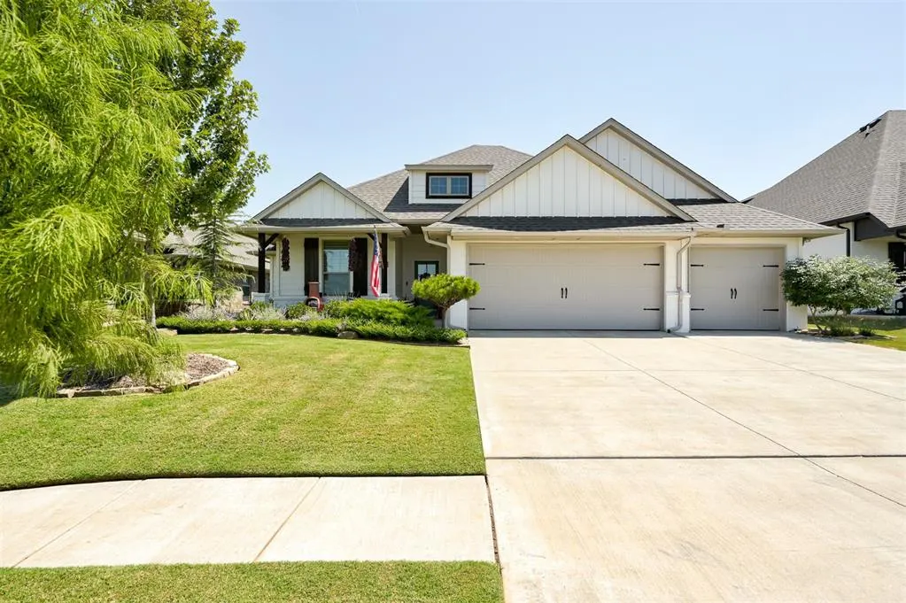 Photo 2 — 2900 Heather Haven, Moore, OK 73160