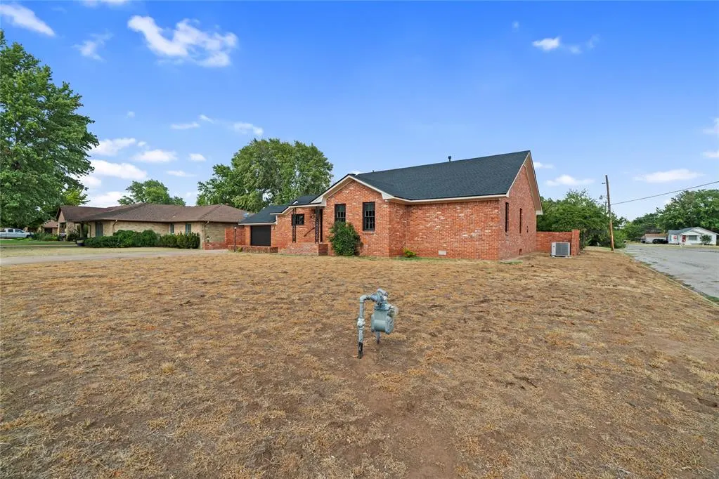 Photo 4 — 1102 N Noble Avenue, Watonga, OK 73772