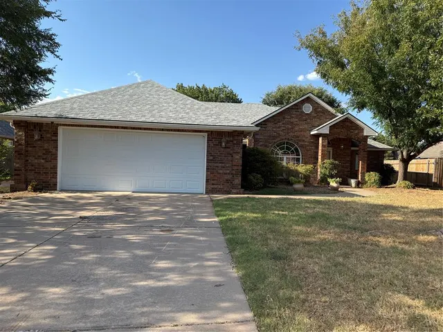 Photo 2 — 1231 Douglas Circle, Noble, OK 73068
