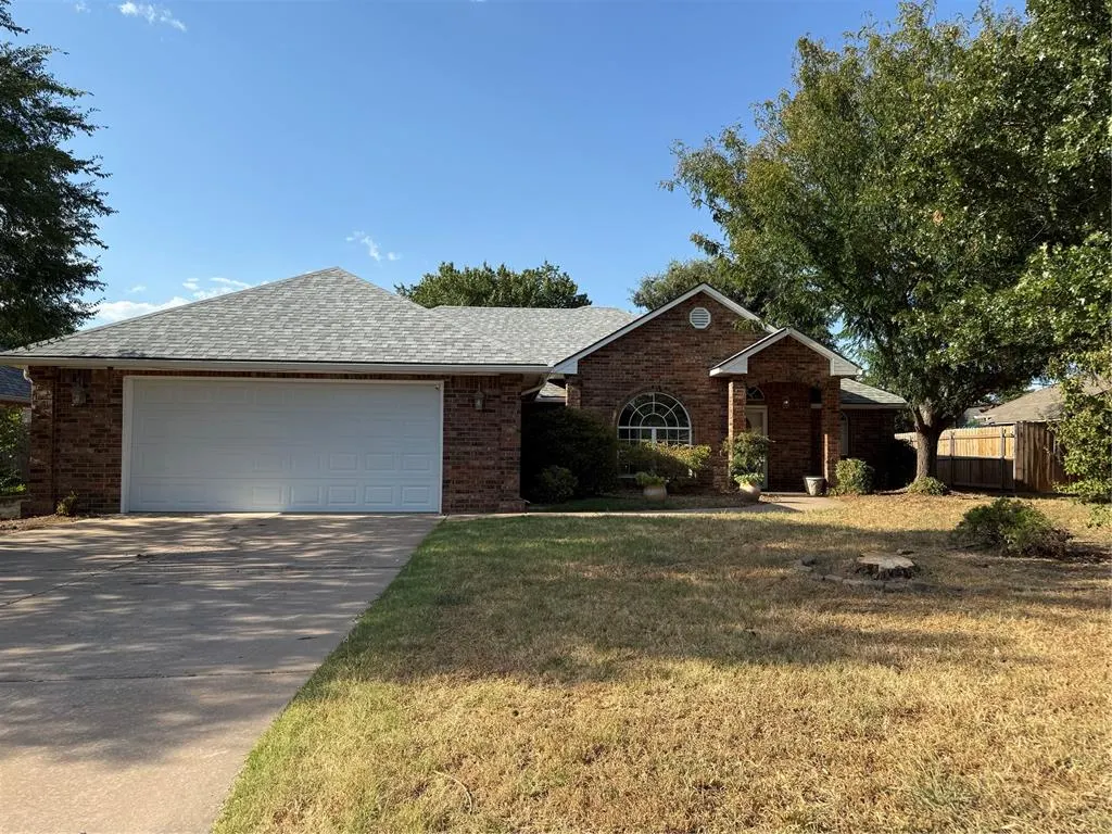 Front exterior — 1231 Douglas Circle, Noble, OK 73068