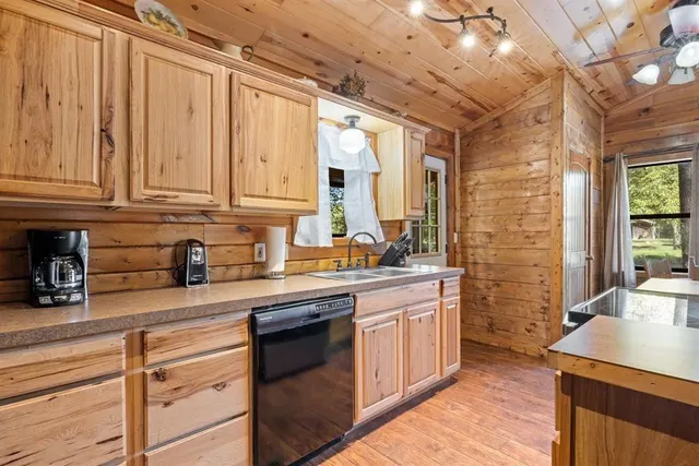 Photo 7 — 136 Mt. Herman Road, Broken Bow, OK 74728