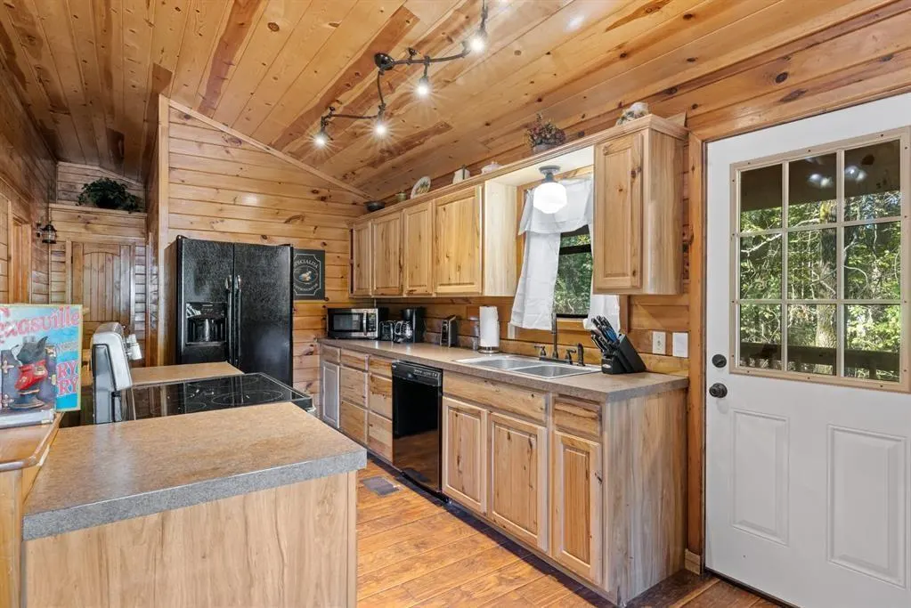Photo 9 — 136 Mt. Herman Road, Broken Bow, OK 74728