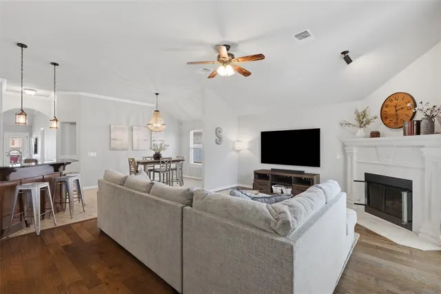 Photo 5 — 609 SW 6th Street, Oklahoma City, OK 73160