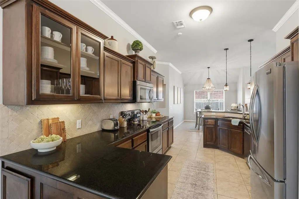 Photo 9 — 609 SW 6th Street, Oklahoma City, OK 73160