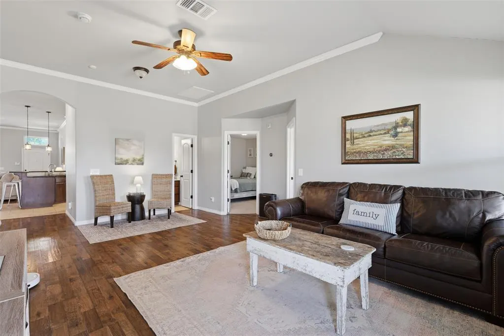 Photo 18 — 609 SW 6th Street, Oklahoma City, OK 73160