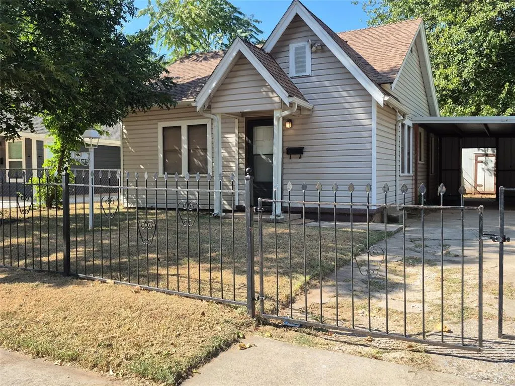 Front exterior — 1721 NE 15th Street, Oklahoma City, OK 73117