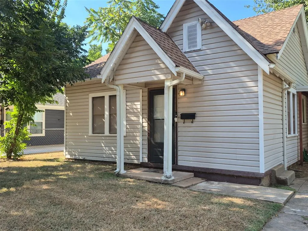 Photo 3 — 1721 NE 15th Street, Oklahoma City, OK 73117