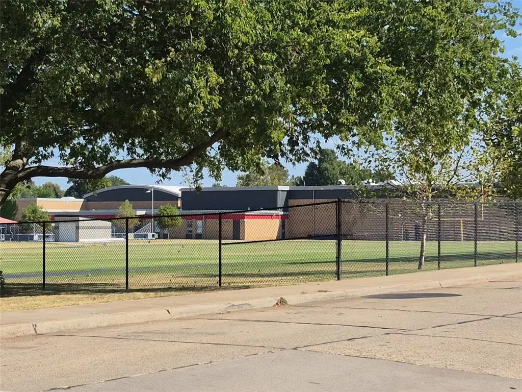 Photo 39 — 1721 NE 15th Street, Oklahoma City, OK 73117