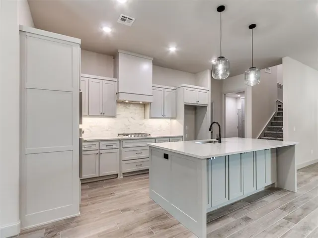 Photo 2 — 16108 Segovia Drive, Oklahoma City, OK 73170