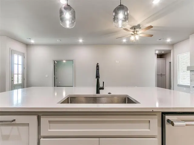 Photo 7 — 16108 Segovia Drive, Oklahoma City, OK 73170