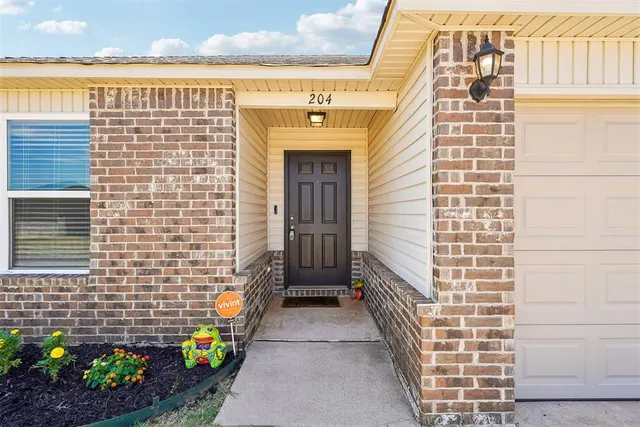 Photo 2 — 204 SE 4th Street, Newcastle, OK 73065
