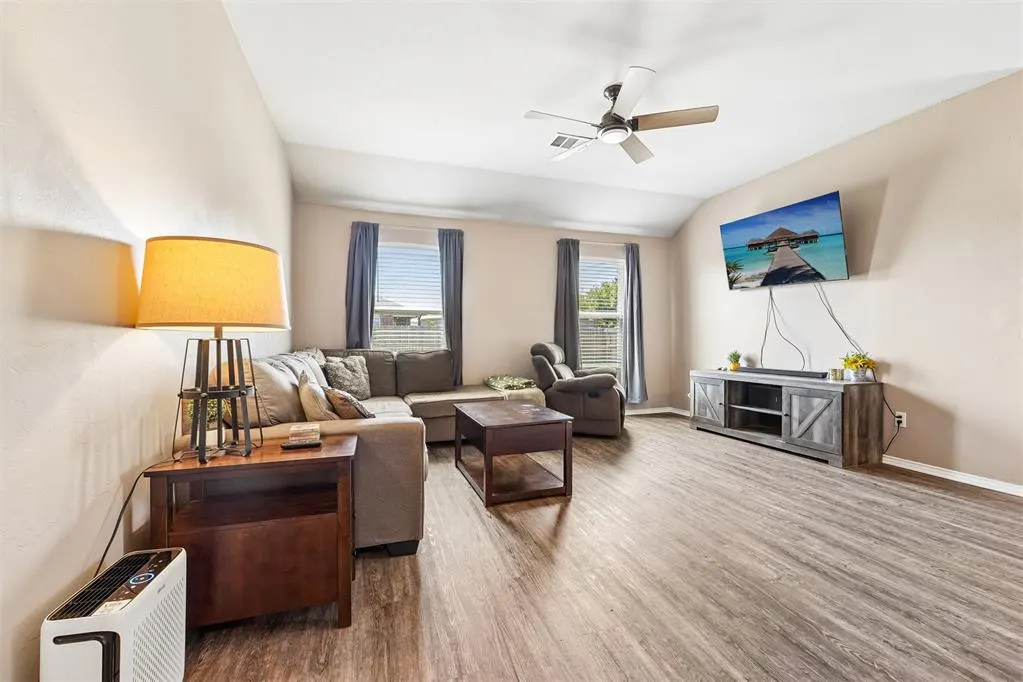 Photo 3 — 204 SE 4th Street, Newcastle, OK 73065