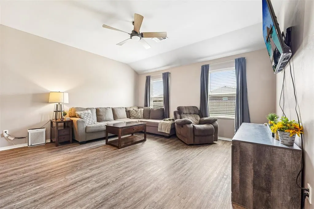 Photo 4 — 204 SE 4th Street, Newcastle, OK 73065