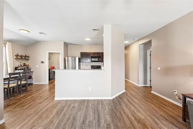 Photo 5 — 204 SE 4th Street, Newcastle, OK 73065