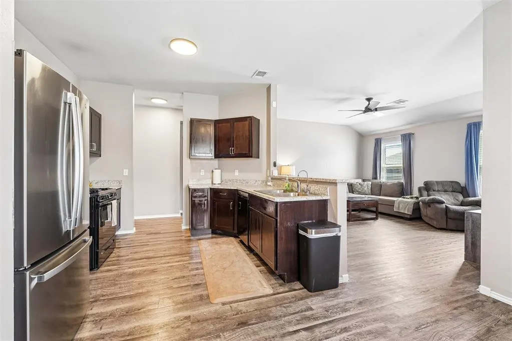 Photo 8 — 204 SE 4th Street, Newcastle, OK 73065