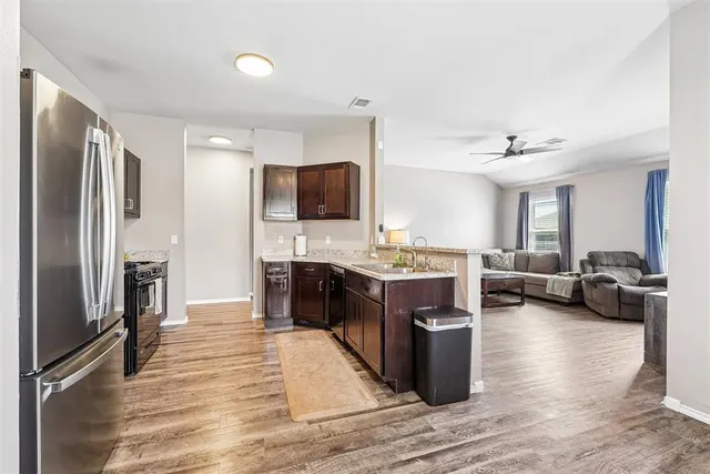 Photo 8 — 204 SE 4th Street, Newcastle, OK 73065