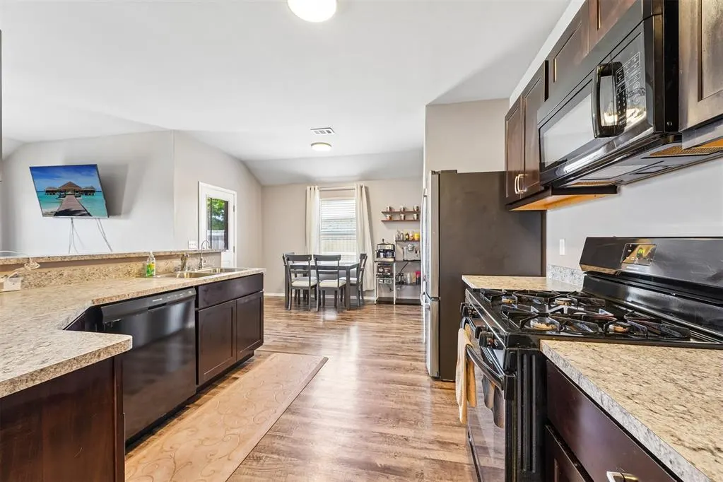 Photo 10 — 204 SE 4th Street, Newcastle, OK 73065
