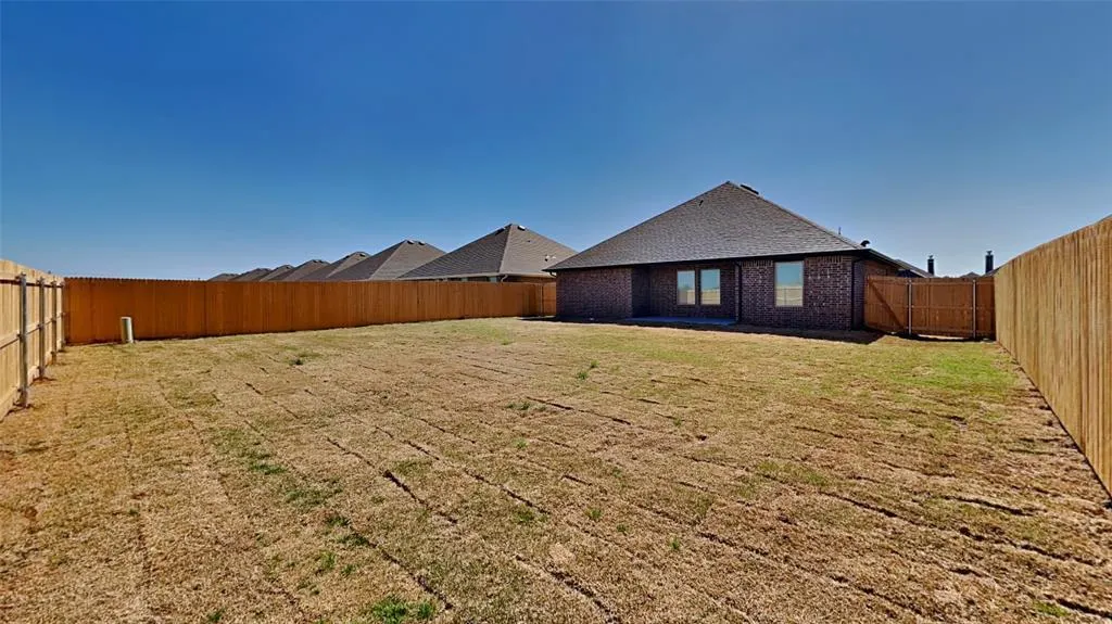 Photo 17 — 9020 NW 127th Terrace, Yukon, OK 73099