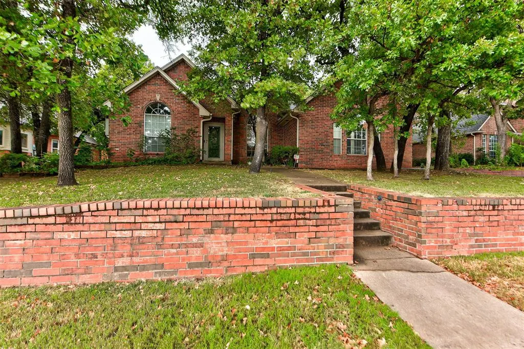 Front exterior — 9 N Crosstimber Trail, Edmond, OK 73034
