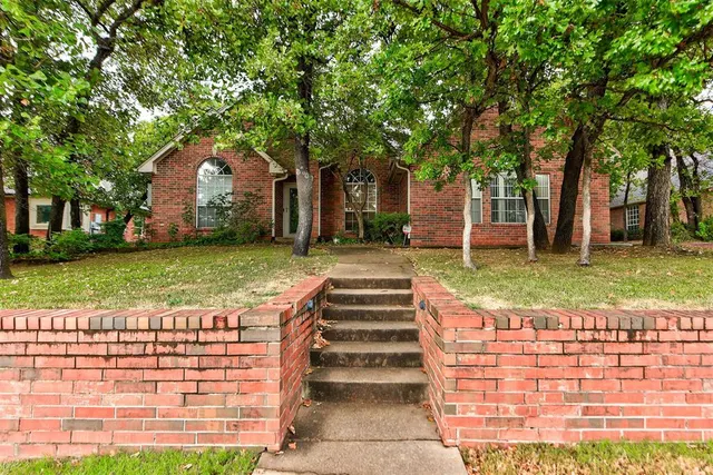 Photo 2 — 9 N Crosstimber Trail, Edmond, OK 73034