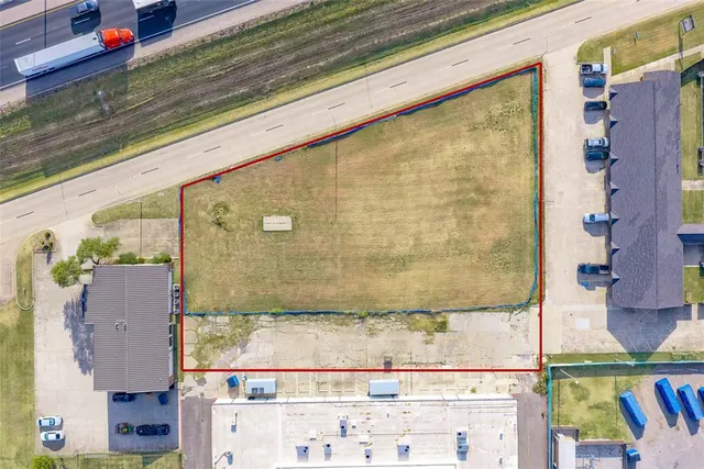 Photo 2 — 301 N Interstate 35 Service Road, Moore, OK 73160